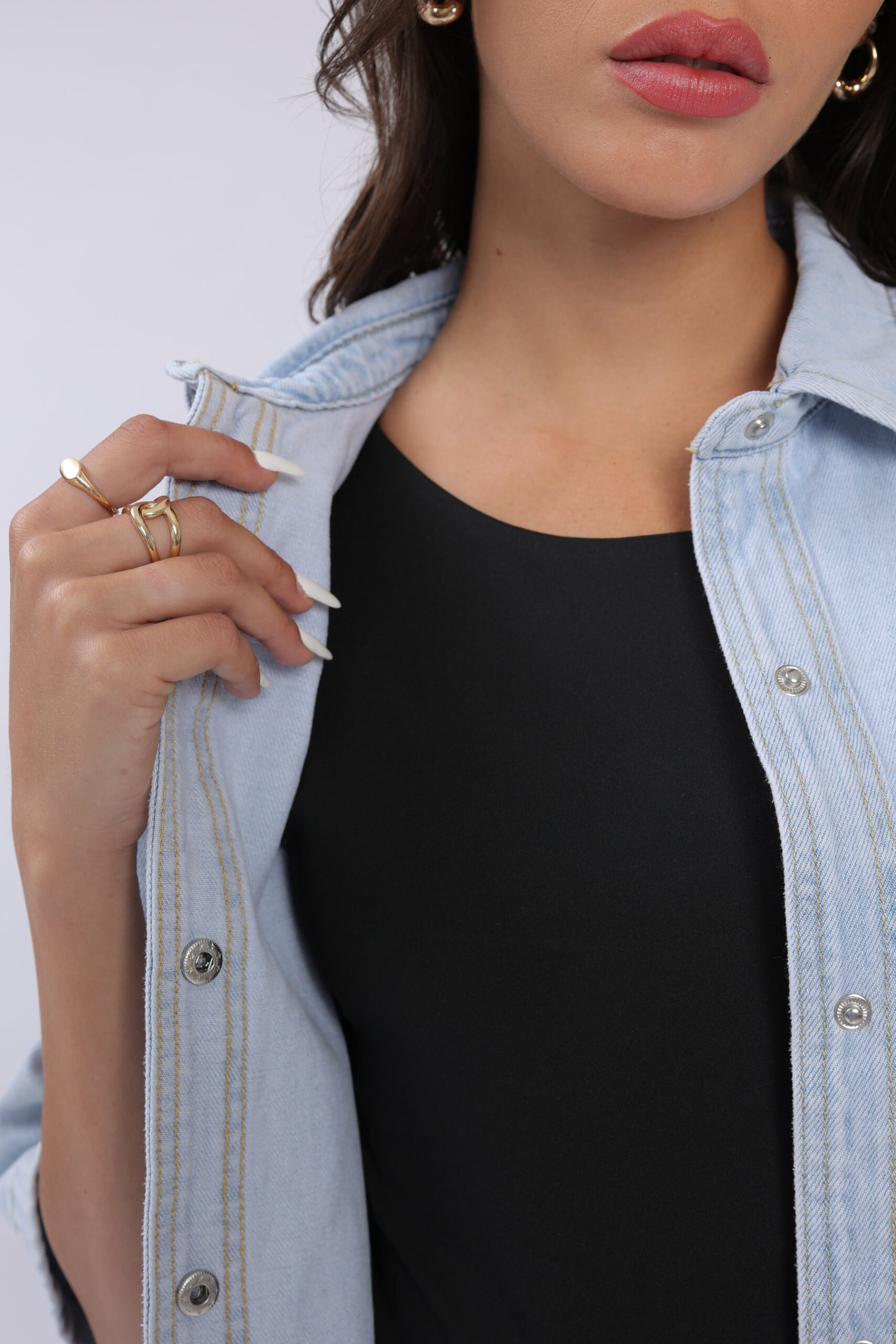 גופיה עם כתפיות רחבות