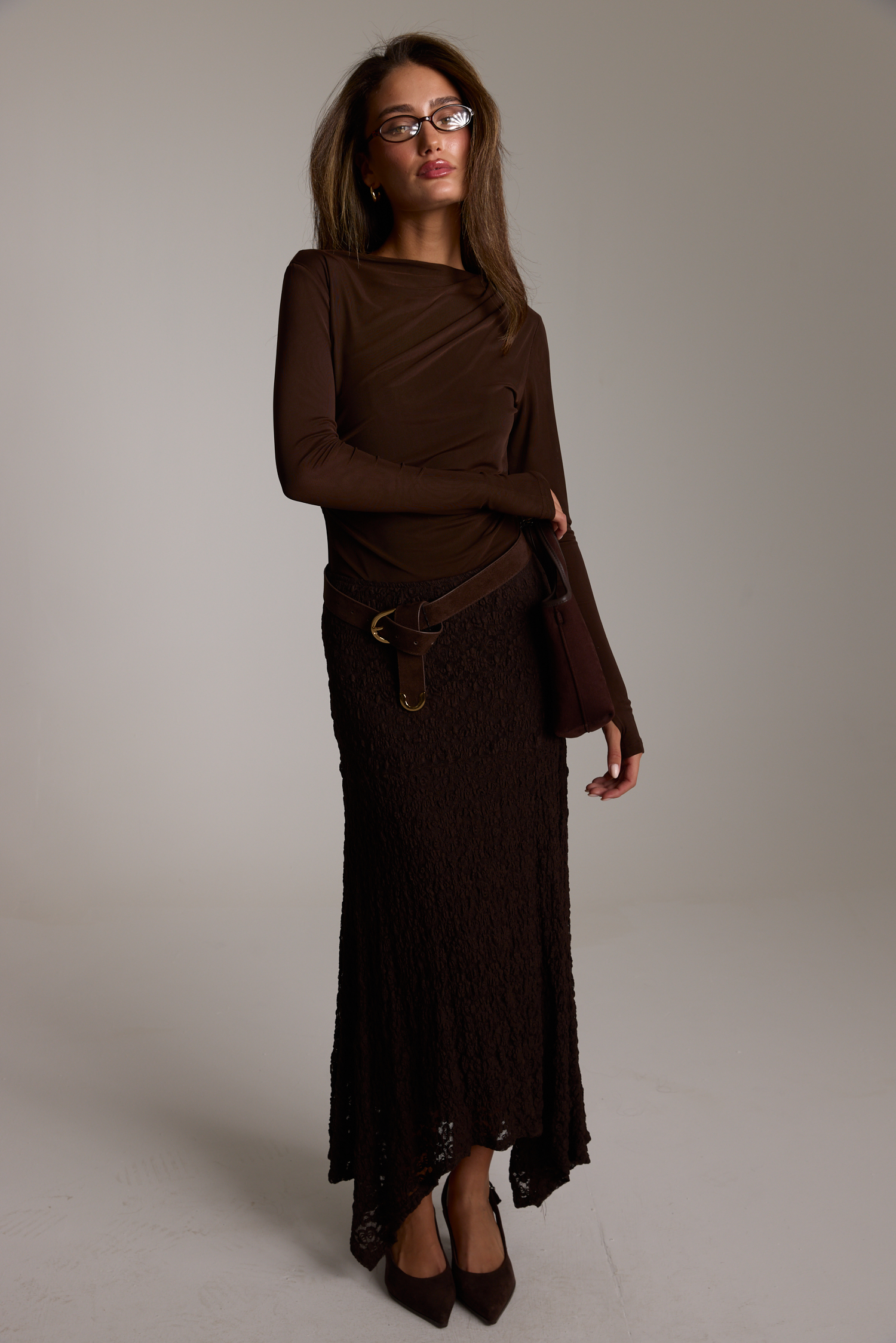 חצאית תחרה אסימטרית